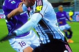 这脚后跟过人太帅了！弗拉霍维奇：这球主打一个出其不意！