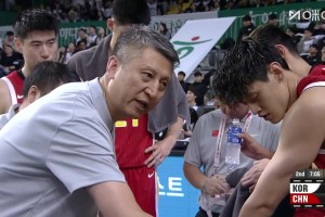 上半场就被韩国打花了！郭士强暂停时鼓舞球员：退防要快，防空切！
