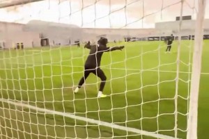 絮絮叨叨的哈兰德！采访曼城球员：通讯录里最有名的人是？