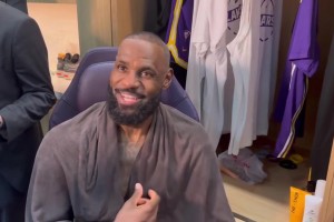 狄龙此前回俄勒冈大学，单防林葳，被林葳华丽变向直接过掉！