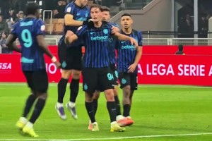 前途无量！实拍：皮奥惊天世界波后大秀二头肌庆祝