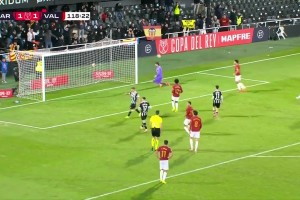 点球不进反被绝杀！国王杯对手点球不进，十人瓦伦绝杀晋级！