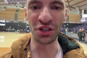 开拓者队记：杨瀚森在G联盟打得更加自信 同时英语水平也越来越好