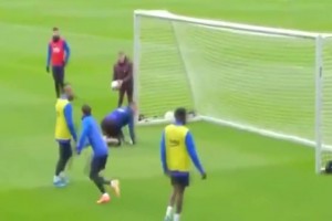 关键时刻以头脑致胜！名场面：门前大心脏头球解围合集！