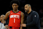 火箭有惊无险！三巨头合砍74+22，卡佩拉8板2帽立功
