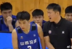 全国青少年篮球联赛，山西遭广东绝杀，下场后主教练怒扇球员耳光