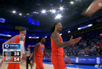 杰林威廉姆斯三分打停勇士，雷霆领先16分