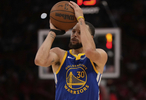 一场一个！库里过去两场比赛合计砍下69分仅有两次罚球出手
