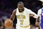 表现全面！杰伦·布朗半场9中2&罚球6中5拿到9分另有9板6助