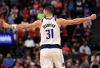 被莫兰特刺激了？对阵灰熊至今克莱场均砍下17分&4.6个三分