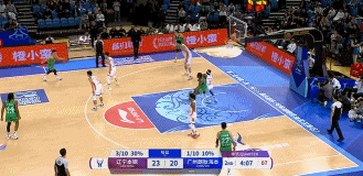 时间刚刚好！付豪底线持球强攻转身勾手压哨命中