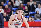 能里能外！郭昊文半场7中4拿到10分1板2助突破双手扣篮很亮眼