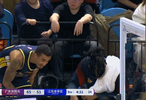 打得啥啊！奎因16中4低效拿到8分4板1助犯满离场